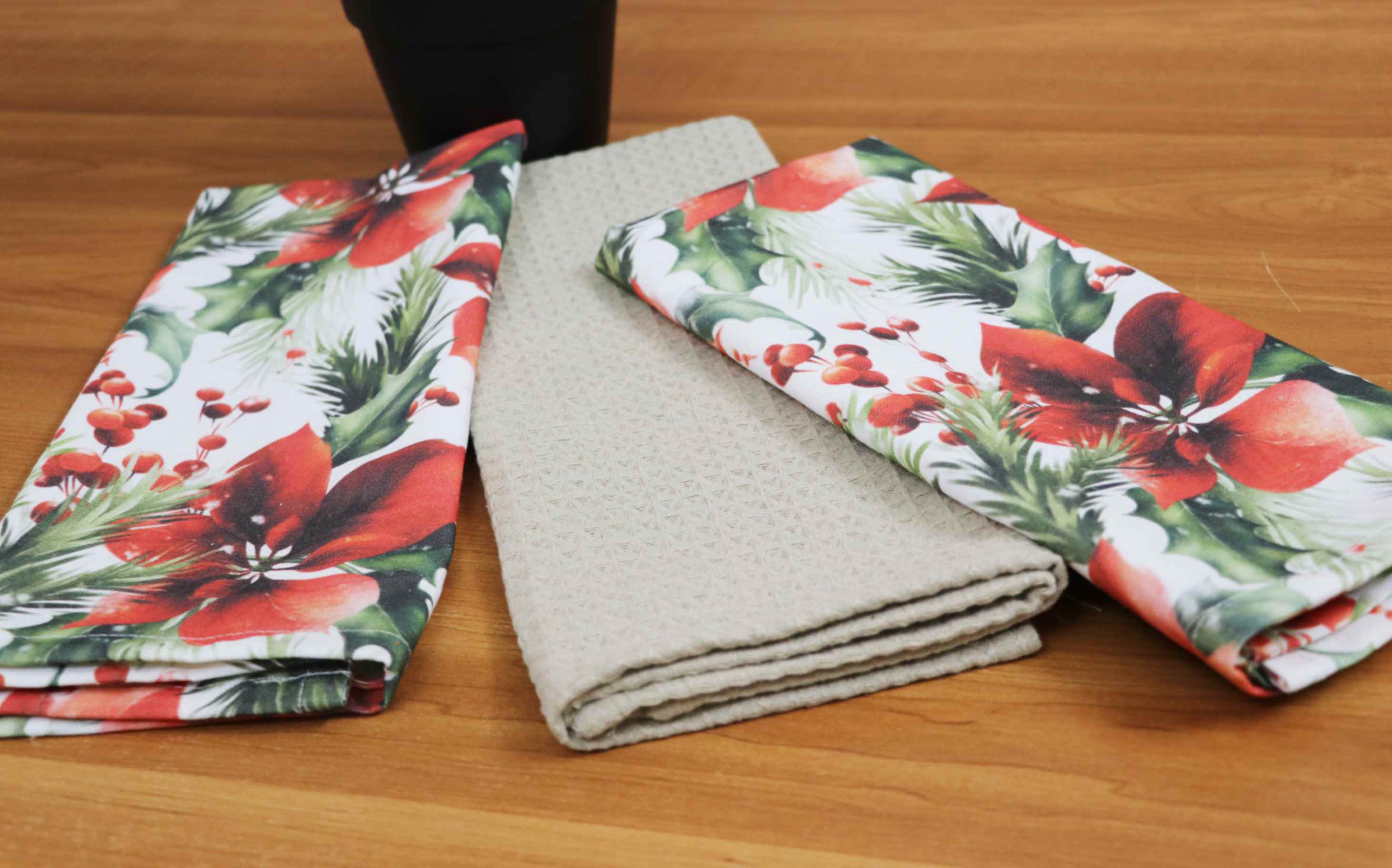 100% COTTON FESTIVE POINSETTIA FLORAL KITCHEN TOWEL SET