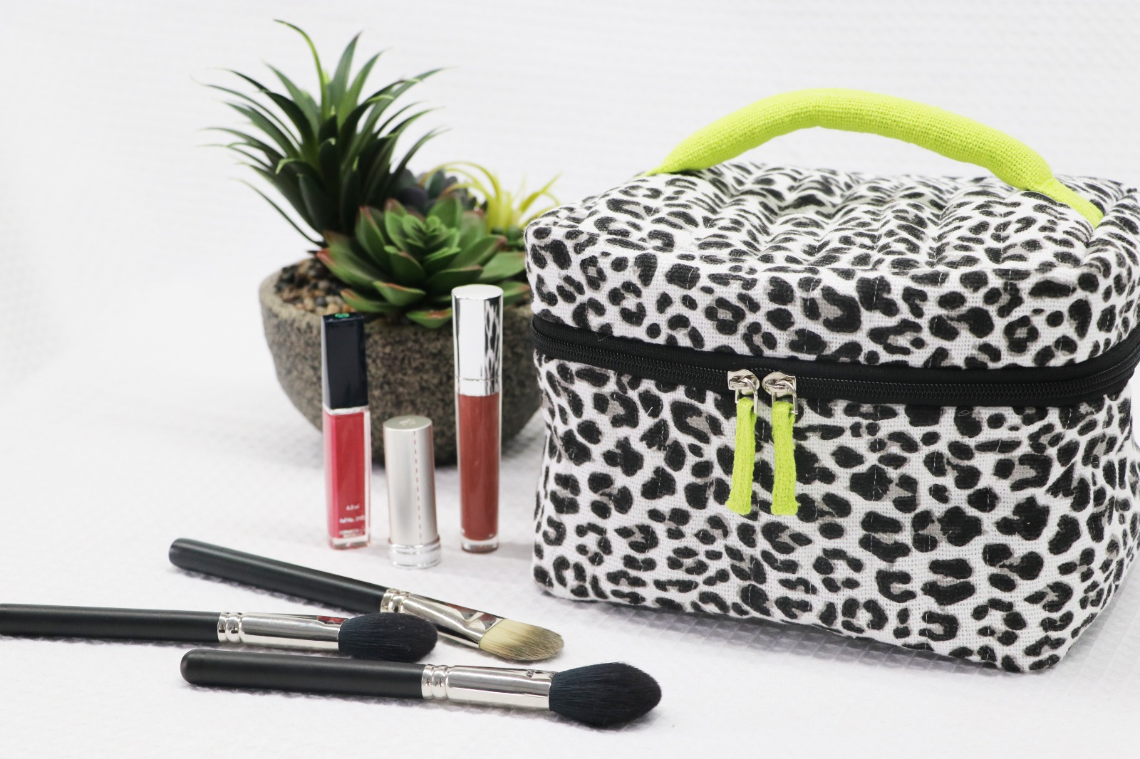 WILD GLAM VANITY POUCH